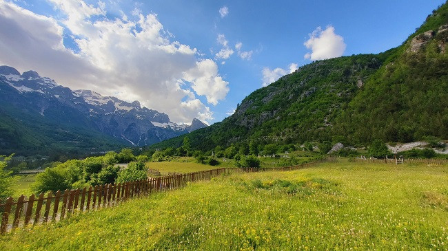 Theth, nisin përgatitjet për sezonin turistik veror