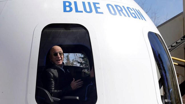 Jeff Bezos i bashkohet udhëtimit të parë turistik hapësinor të Blue Origin