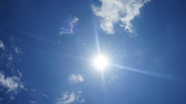 Diell, nxehtë e temperatura të larta, pasdite priten rrebeshe shiu në Kosovë
