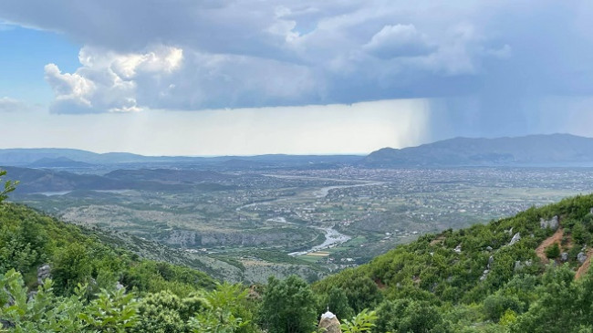 Moti në Shqipëri/ Ulje e lehtë temperaturash dhe reshje lokale shiu deri në fundjavë