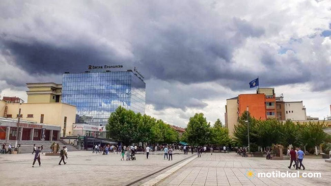 Mbani çadrat me vete, sot mot me shi e bubullima në Kosovë