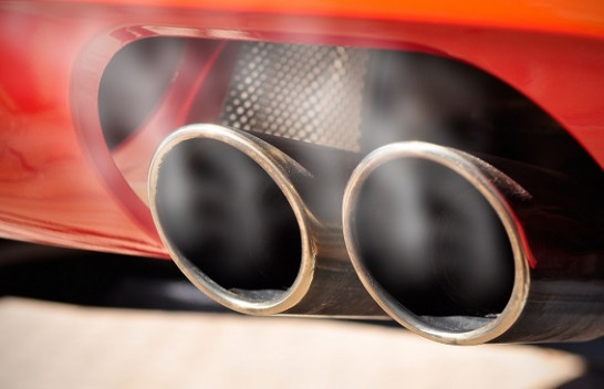 Ulje e ndjeshme e emetimeve të CO2 të veturave të reja në vitin 2020