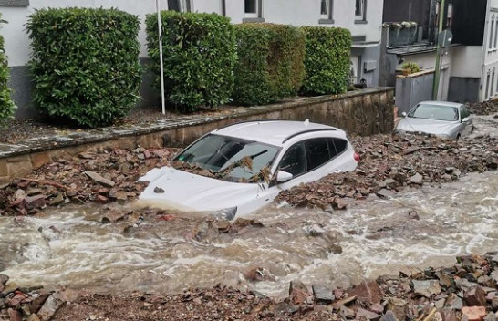 Moti i ligë godet Gjermaninë, përmbytje dhe rrëshqitje gurësh [Foto]