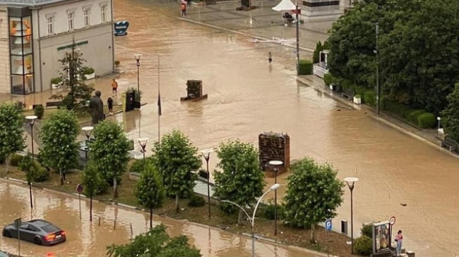 Prishtina bëhet 'lumë' pas stuhisë së madhe [Foto]