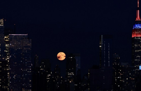 Hëna e plotë mbi New York