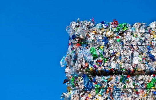 Trajtimi i ndotjes plastike për një të ardhme më të gjelbër