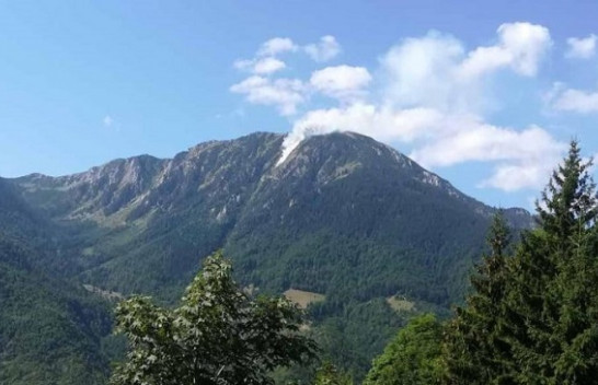 Zjarr në Bjeshkët e Rugovës