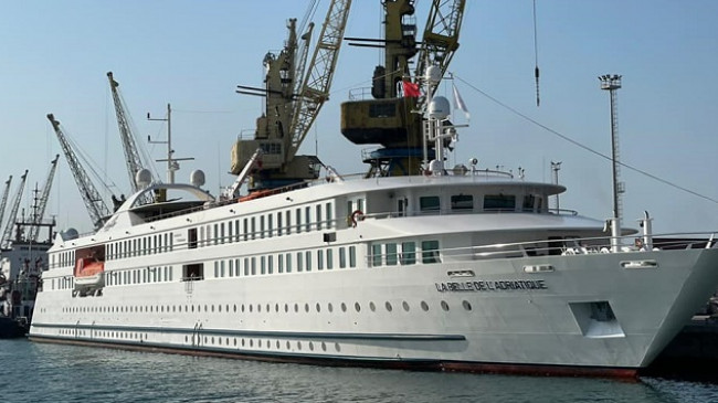 Rikthehen kroçerat në Portin e Durrësit, ‘La Belle De L’Adriatique’ sjell turistët e parë për këtë verë