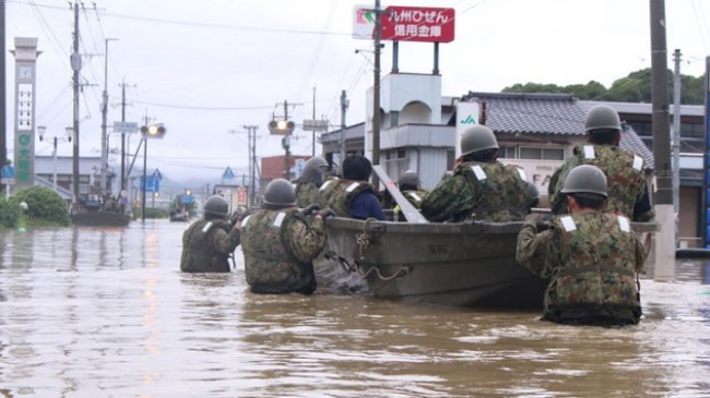 Japoni, gjashtë të vdekur nga përmbytjet dhe rrëshqitjet e tokës