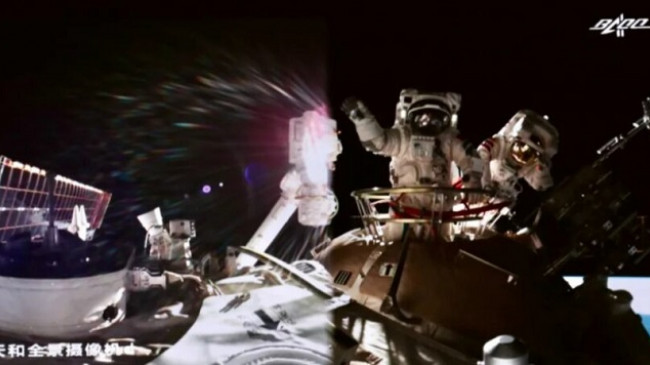 Astronautët kinezë bëjnë ecjen e dytë në hapësirë