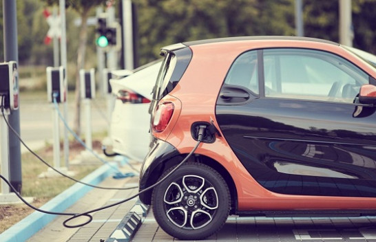 Holanda ka numrin më të madh të stacioneve mbushëse për vetura elektrike në Europë