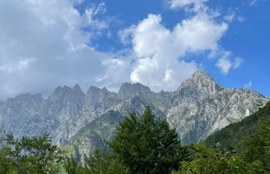 Moti sot me diell, në fundjavë me vranësira e reshje shiu në Shqipëri