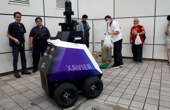 Singapori teston robotët, do të ‘spiunojnë’ qytetarët për shkeljen e rregullave në publik