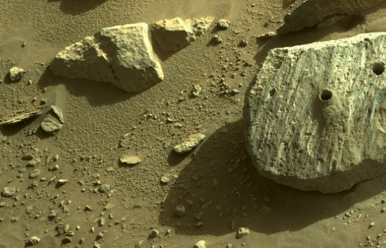 Roboti i NASA-s merr me sukses një mostër të dytë nga shkëmbinjtë në Mars