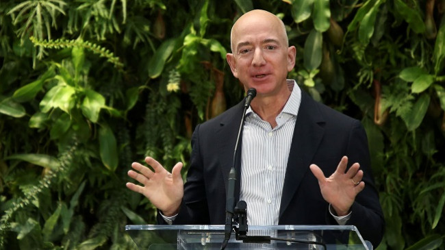 Jeff Bezos ofron një miliard dollarë për mbrojtjen e tokës dhe detit