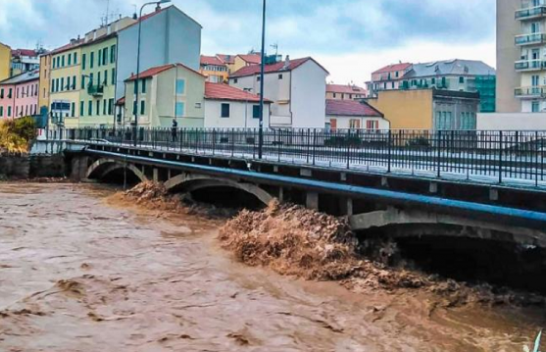 Thyhet rekordi i reshjeve të shiut për Europë