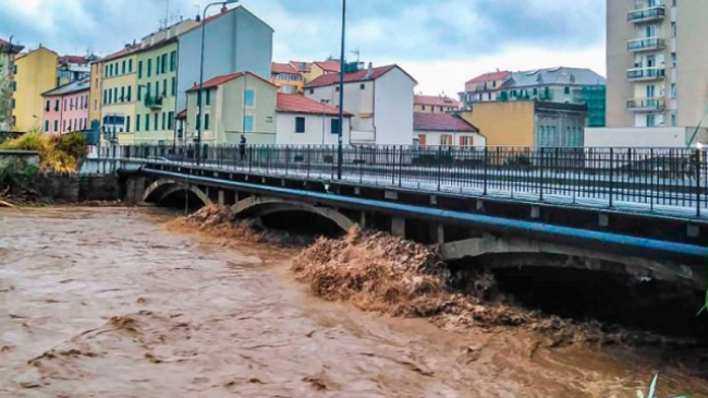 Thyhet rekordi i reshjeve të shiut për Europë