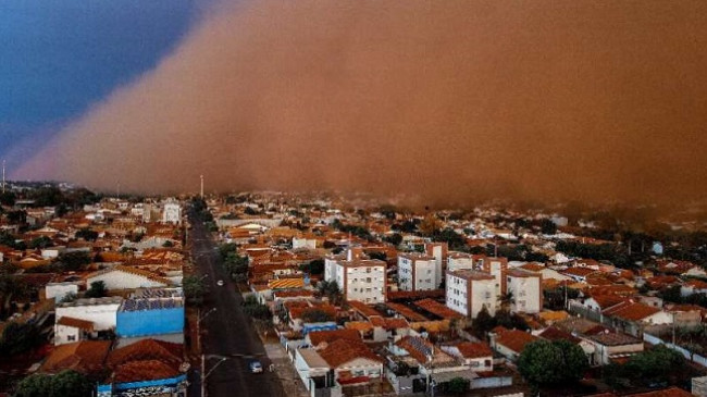 Thatësira ekstreme në Brazil shkaktoi stuhi ‘apokaliptike’ të rërës