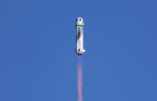 Blue Origin dërgon njeriun më të vjetër në hapësirë [Foto]