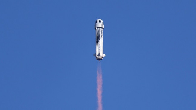 Blue Origin dërgon njeriun më të vjetër në hapësirë [Foto]