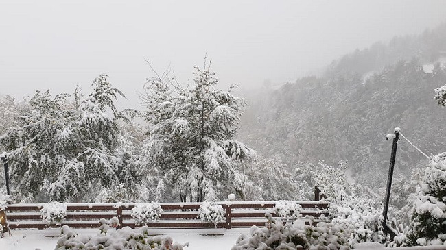 Dimër në vjeshtë! Prevalla veshët me petkun e bardhë [Foto]