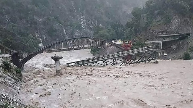 Shkatërrim dhe dhjetëra viktima, pamje apokaliptike nga përmbytjet në Indi e Nepal