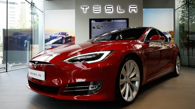Tesla prek vlerën e 1 trilion dollarëve