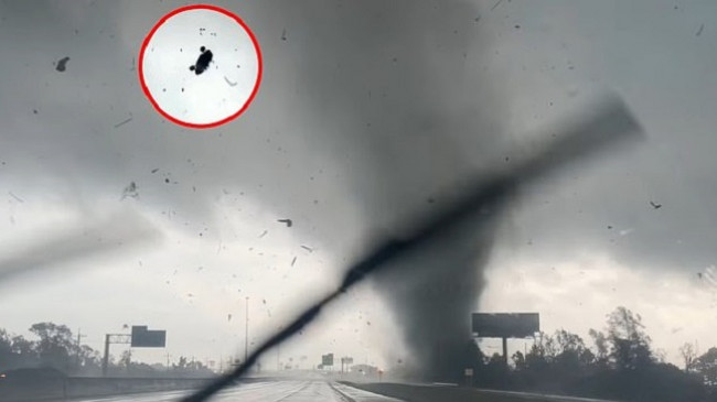 Skena apokaliptike në Luiziana, tornado ngre në ajër motorin