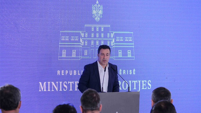 ‘Shqipëria, zonë me rrezik të lartë përmbytjesh’, Peleshi takon kryebashkiakët: Si t’i përballojmë pasojat e reshjeve