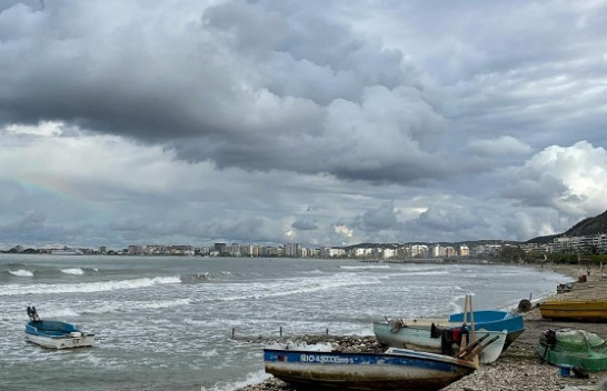 Deti i trazuar në Vlorë, tragetet me vonesë në port, peshkarexhat nuk lejohen të dalin në lundrim