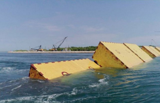Venecia ngre barrierat për të mbrojtur qytetin nga përmbytjet