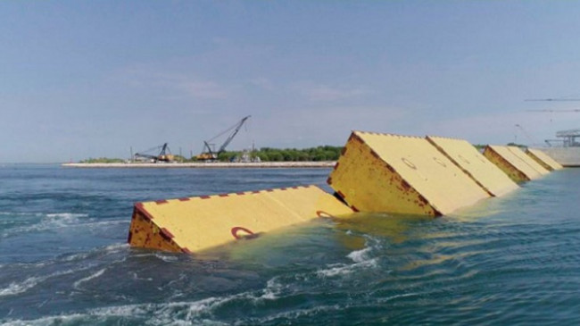 Venecia ngre barrierat për të mbrojtur qytetin nga përmbytjet