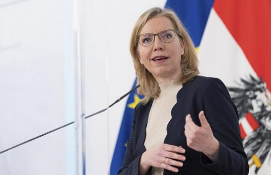 Me tren për në COP26, ministrja austriake e promovon përdorimin e hekurudhës