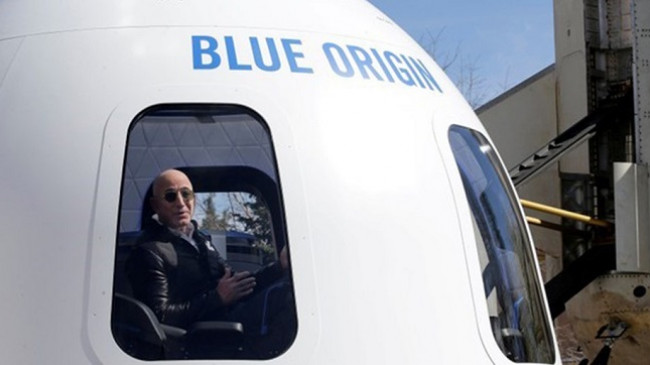 Jeff Bezos: Në të ardhmen, do jetojmë në hapësirë, pushimet do t’i bëjmë në Tokë