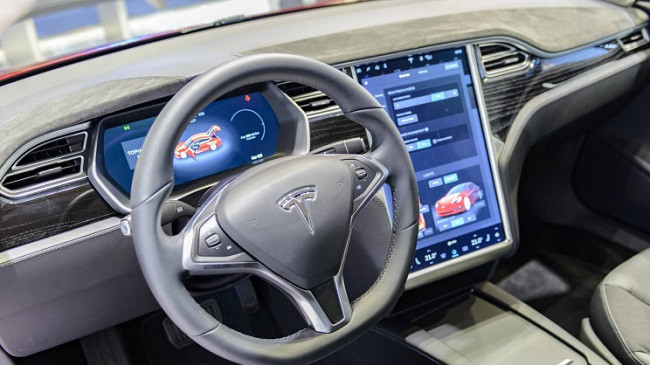 Një ndërprerje e serverit të Teslas ka bërë që automjetet elektrike të bllokohen në mbarë botën