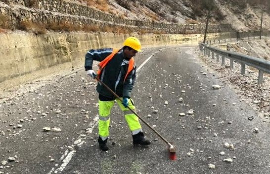 Reshje të dendura shiu, ARRSH apel shoferëve, këto janë akset problematike në Shqipëri