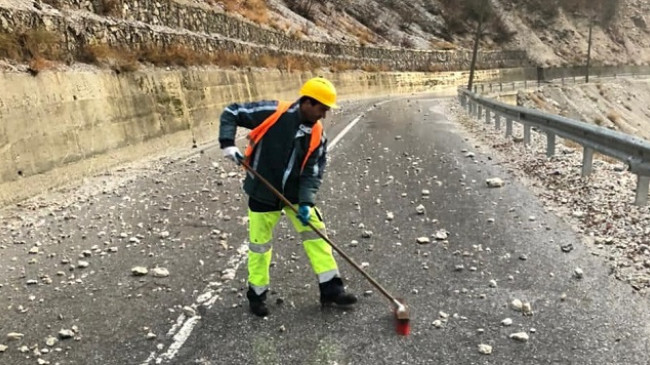 Reshje të dendura shiu, ARRSH apel shoferëve, këto janë akset problematike në Shqipëri