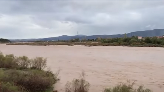 Moti i ligë ‘mbërthen’ Shqipërinë, situata nga jugu në veri