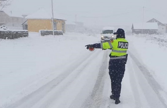 Reshje bore dhe ngrica në Dibër/ Nuk lejohet qarkullimi pa zinxhirë