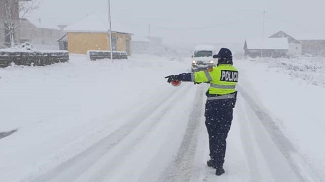 Reshje bore dhe ngrica në Dibër/ Nuk lejohet qarkullimi pa zinxhirë