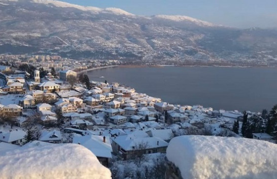 Mëngjesi i ftohtë, gjatë ditës me diell dhe vranësira në Maqedoni