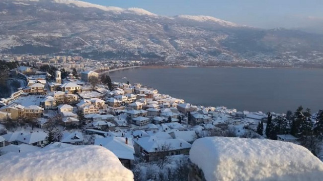 Mëngjesi i ftohtë, gjatë ditës me diell dhe vranësira në Maqedoni