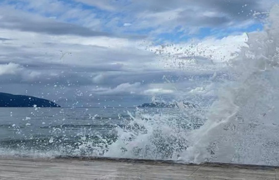 Moti i ligë, pezullohet lundrimi i anijeve të vogla në Vlorë