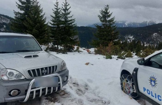 Policia e Kosovës viziton banorët e ngujuar nga bora në Rugovë