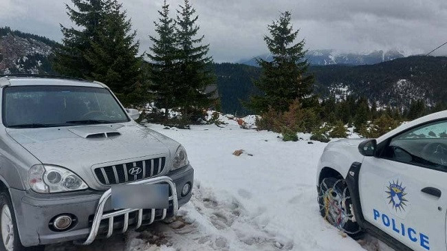 Policia e Kosovës viziton banorët e ngujuar nga bora në Rugovë