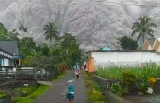 Alarm në Indonezi, shpërthen vullkani Semeru [Foto]
