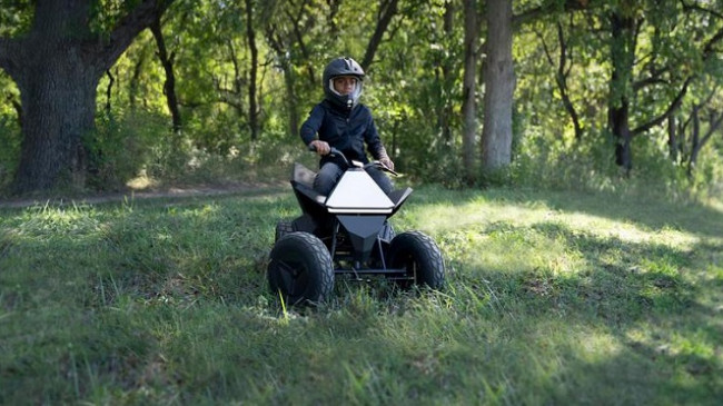 Tesla prezanton Cyberquad për fëmijë tërësisht elektrik