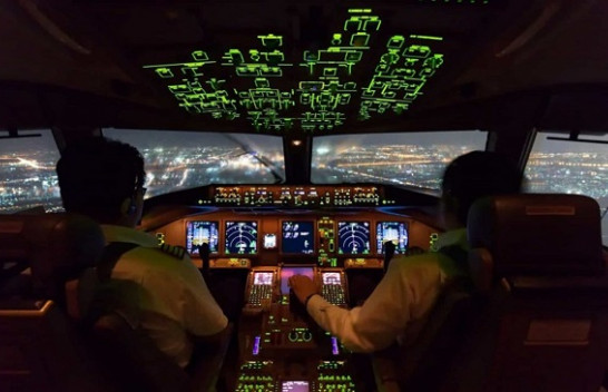Pse ndalen dritat në aeroplan gjatë ngritjes dhe uljes?