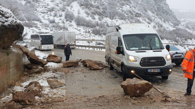 Këto janë akset rrugore ku ka rënie gurësh në Shqipëri