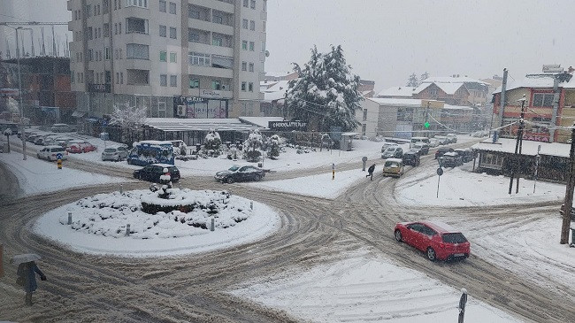 Mot i ftohtë e me vranësira në Maqedoni